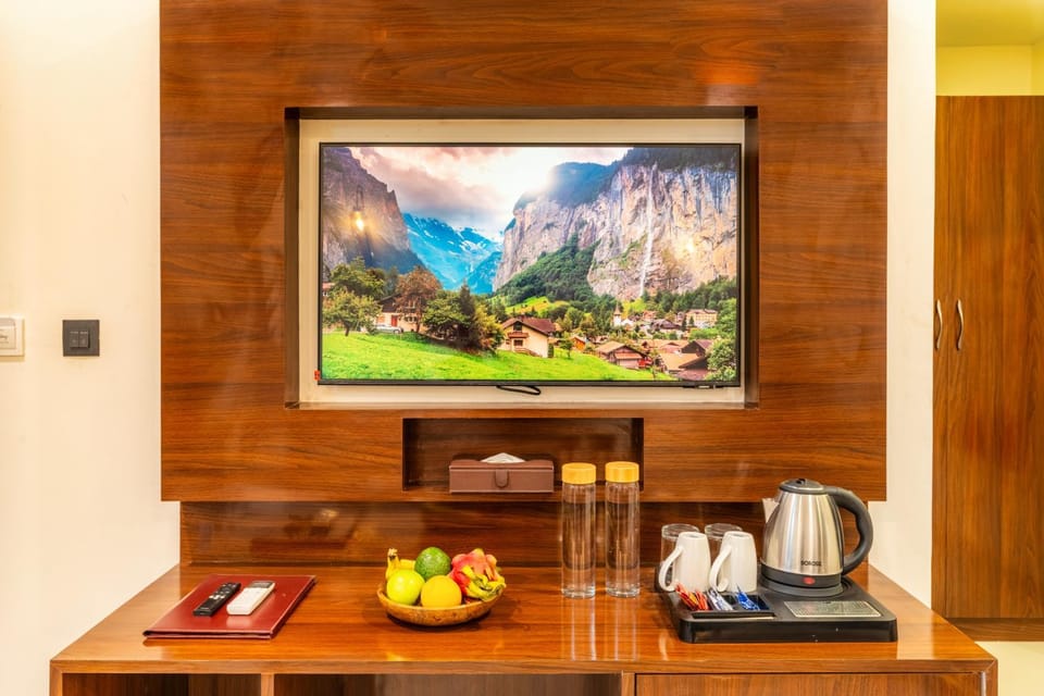 TV and multimedia, Coffee/tea facilities, Food and drinks