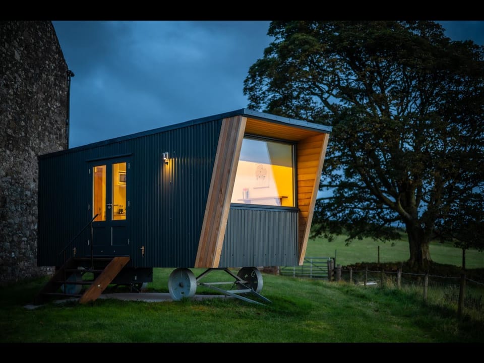 Laverock How Shepherds Hut with private hot tub Apartment in Copeland District