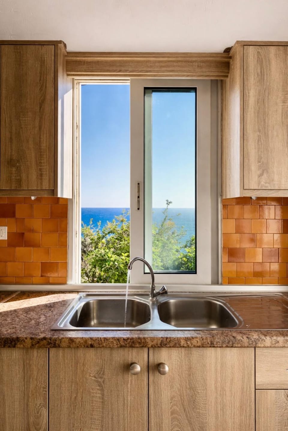 Dining area, Sea view, microwave, oven, stove, towels, kitchen
