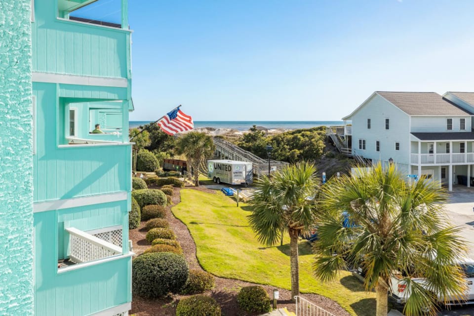 ABSS146 Seaspray 253 House in Atlantic Beach