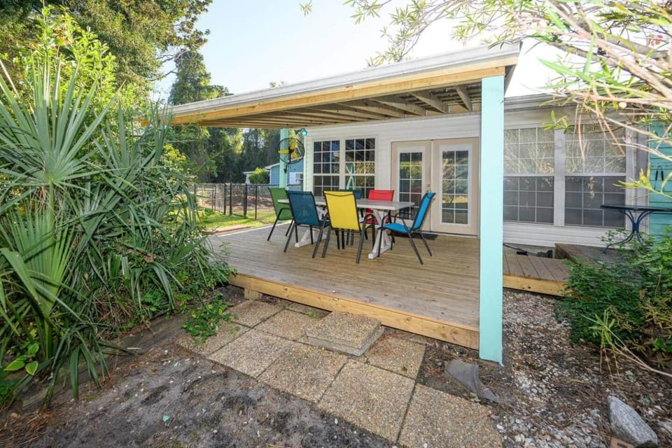 5BD House~1.1mi to Beach~sleeps10Bike&Pet Friendly House in Surfside Beach