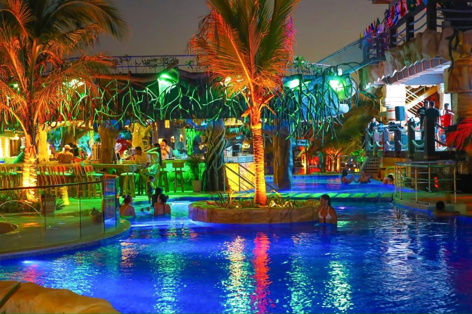 Restaurant/places to eat, Activities, Nightclub / DJ, Swimming pool, Alcoholic drinks, Family