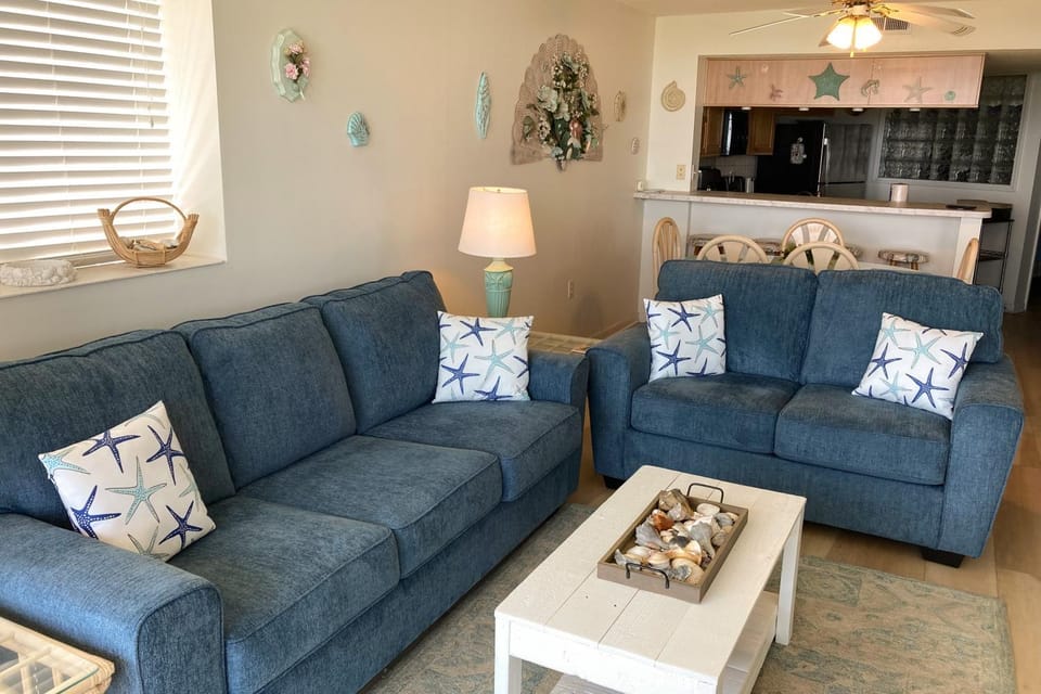 Beachfront condo with amazing ocean views, pool, tennis courts, & gym House in Atlantic Beach