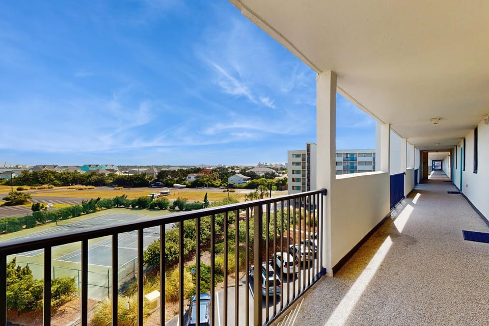 Stunning Ocean Front Condo with Shared Amenities | Pool, Tennis, and Gym House in Atlantic Beach