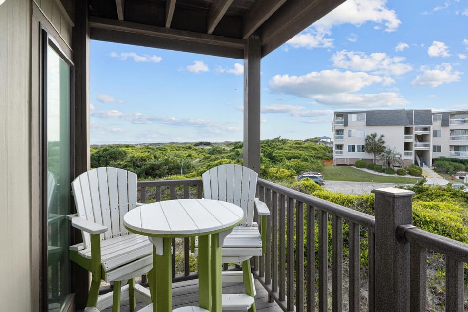 Beautifully remodeled oceanfront condo with lovely views, pool access & W/D House in Atlantic Beach