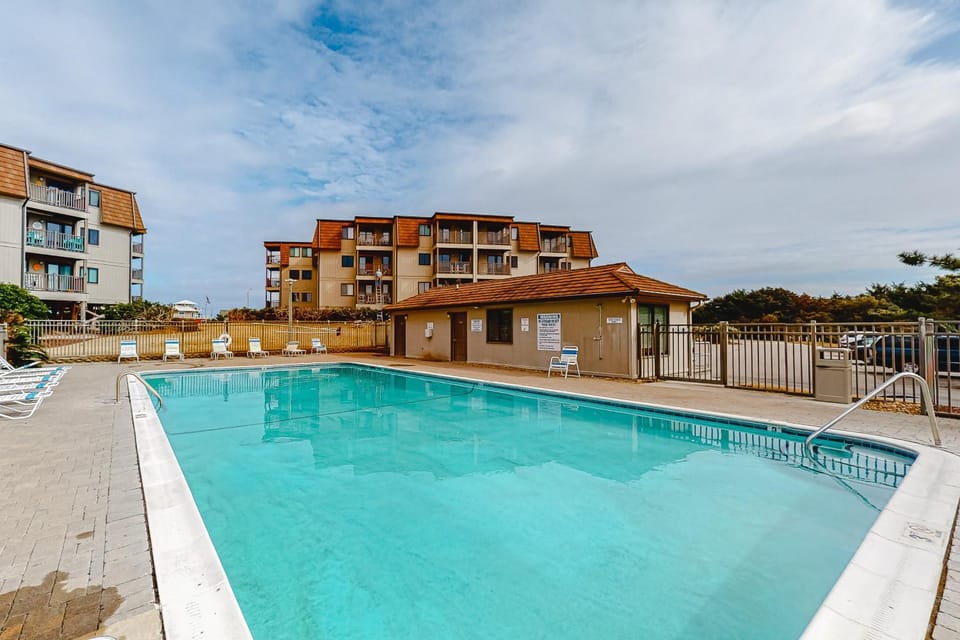 Ocean front Condo with ocean views, beach access & shared pool House in Atlantic Beach