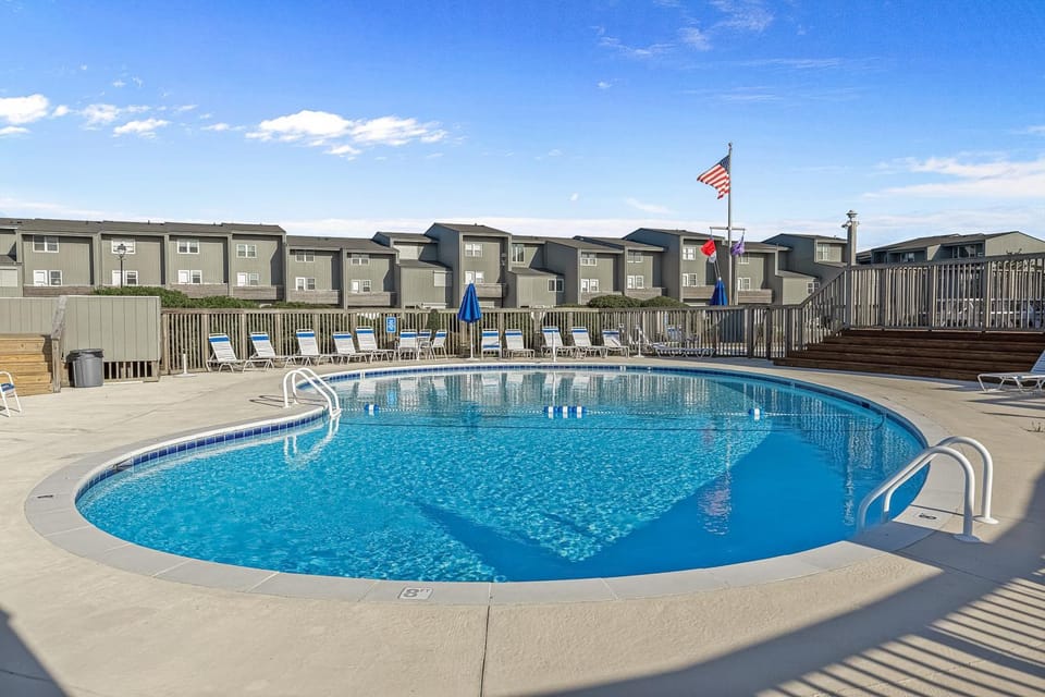 Remodeled coastal style townhouse with ocean view, beach access, and pool House in Atlantic Beach