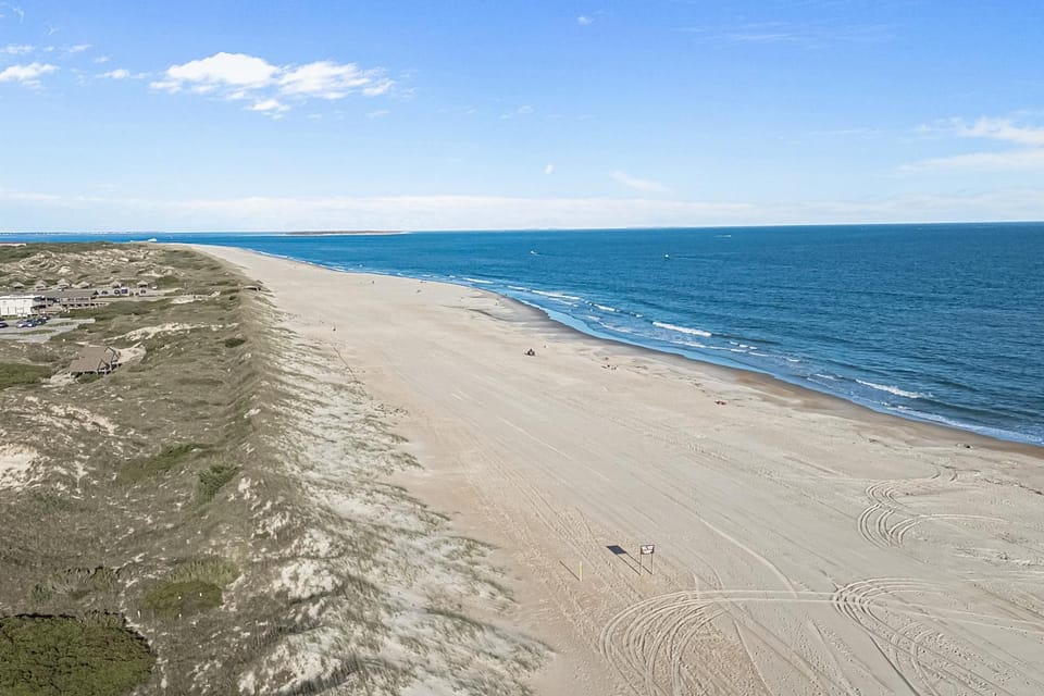 Remodeled coastal style townhouse with ocean view, beach access, and pool House in Atlantic Beach