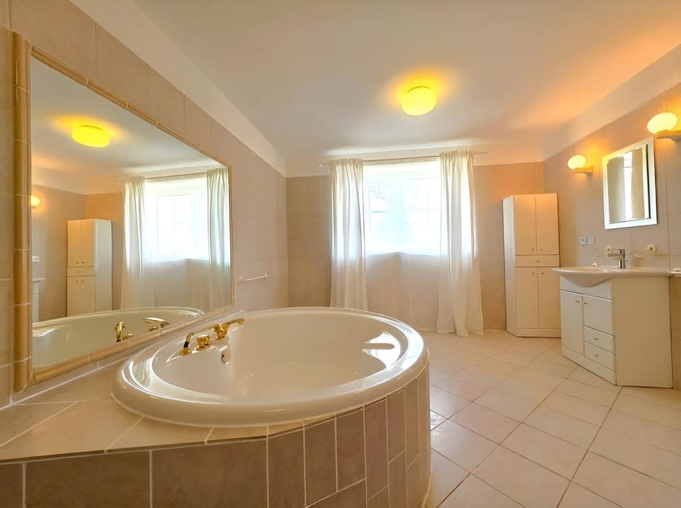 Bathroom, Bath