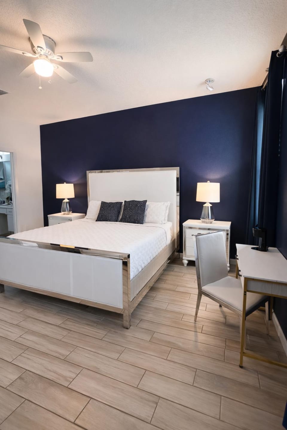 Bed, Photo of the whole room, Bedroom