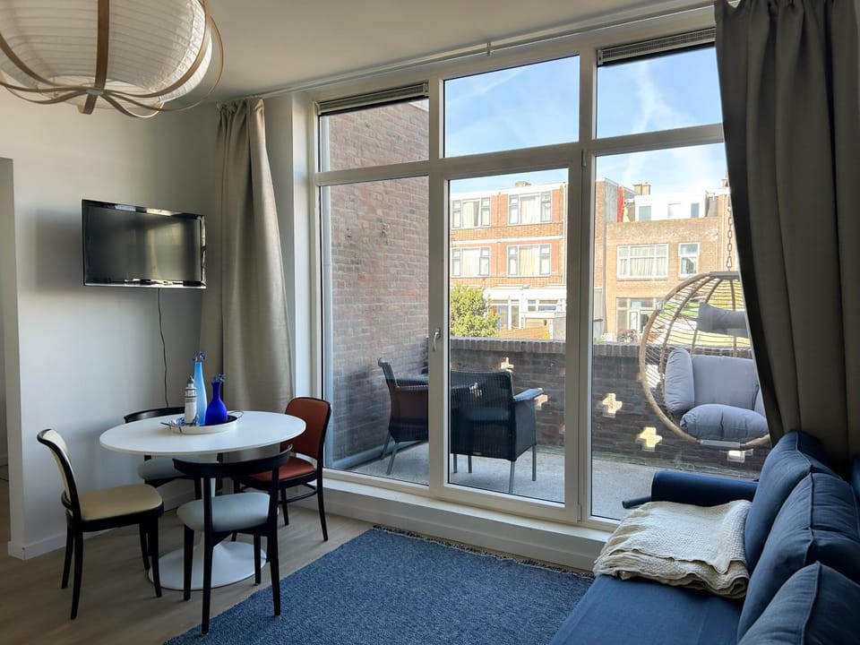 Living room, Photo of the whole room, Seating area, Dining area