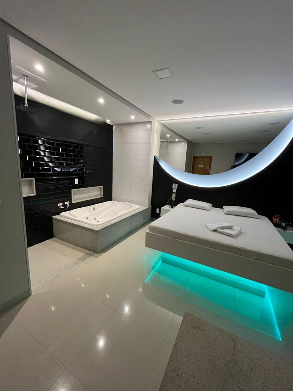 Bed, Bedroom, Bath