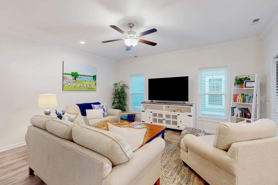 The Gough Coast; 3BR with seasonal pool access & community dock House in Beaufort