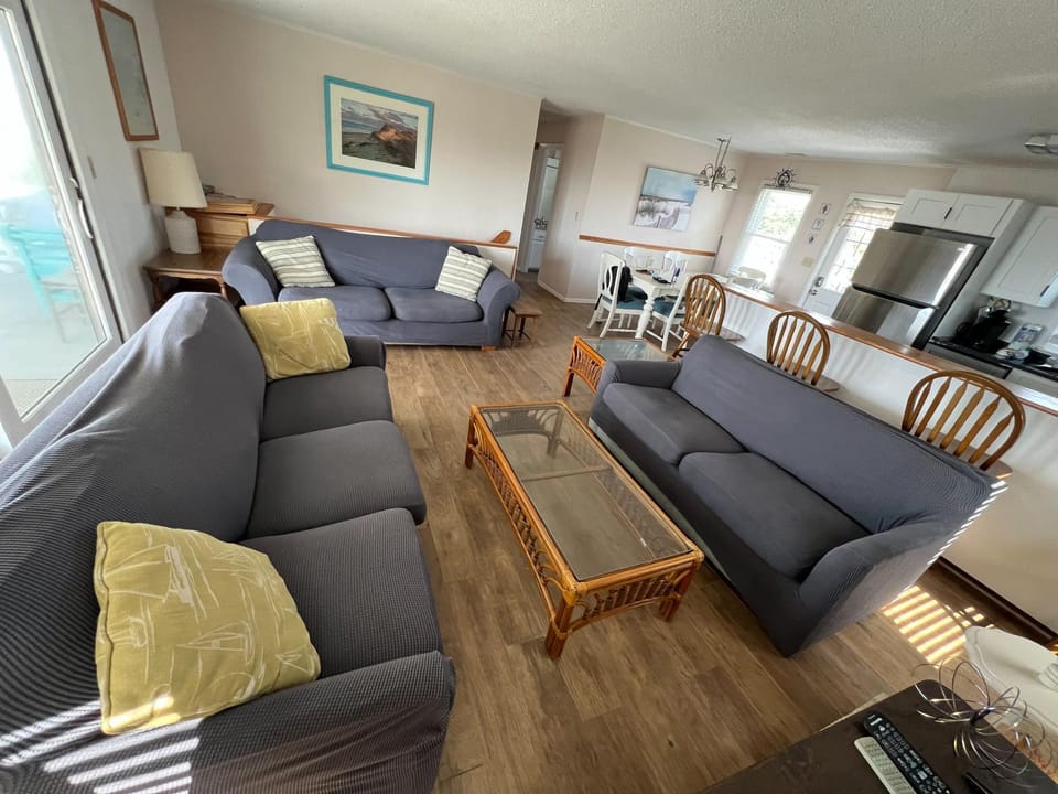 charming coastal dog friendly home near the beach House in Emerald Isle