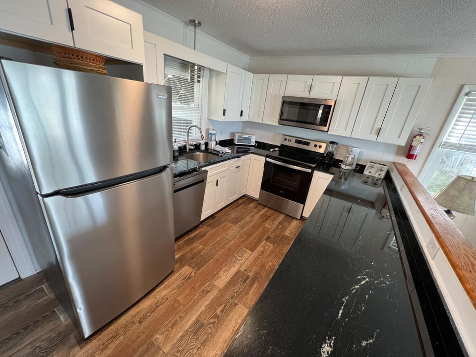 charming coastal dog friendly home near the beach House in Emerald Isle