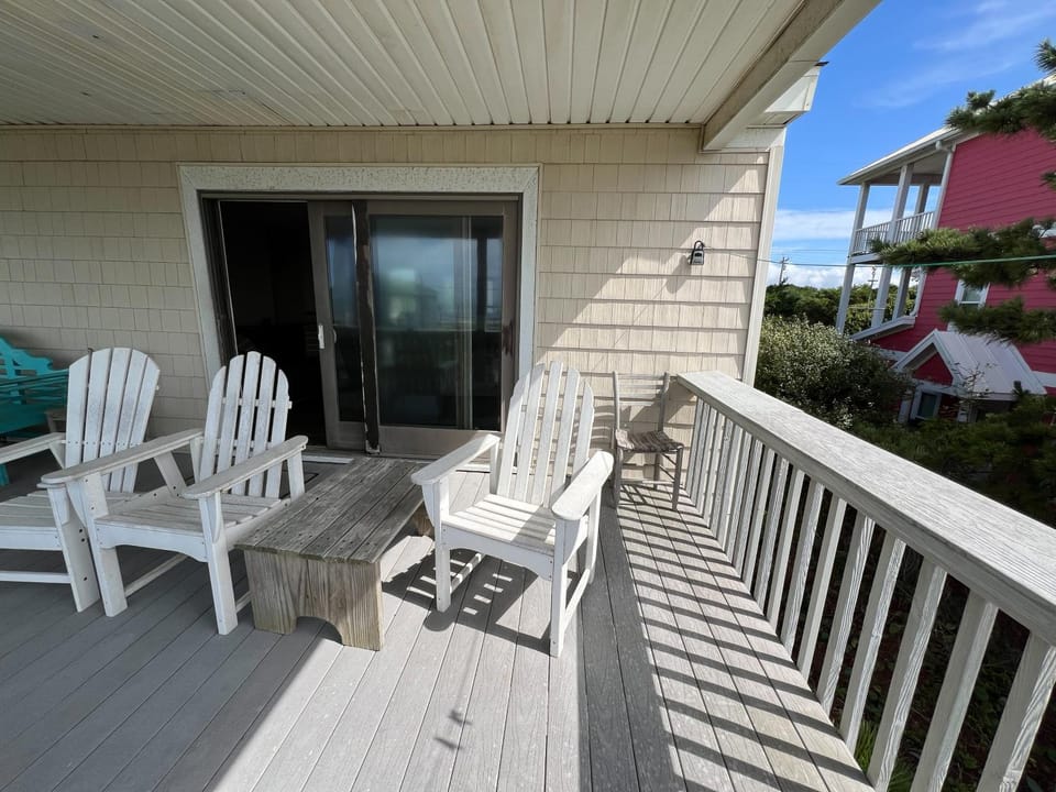 charming coastal dog friendly home near the beach House in Emerald Isle