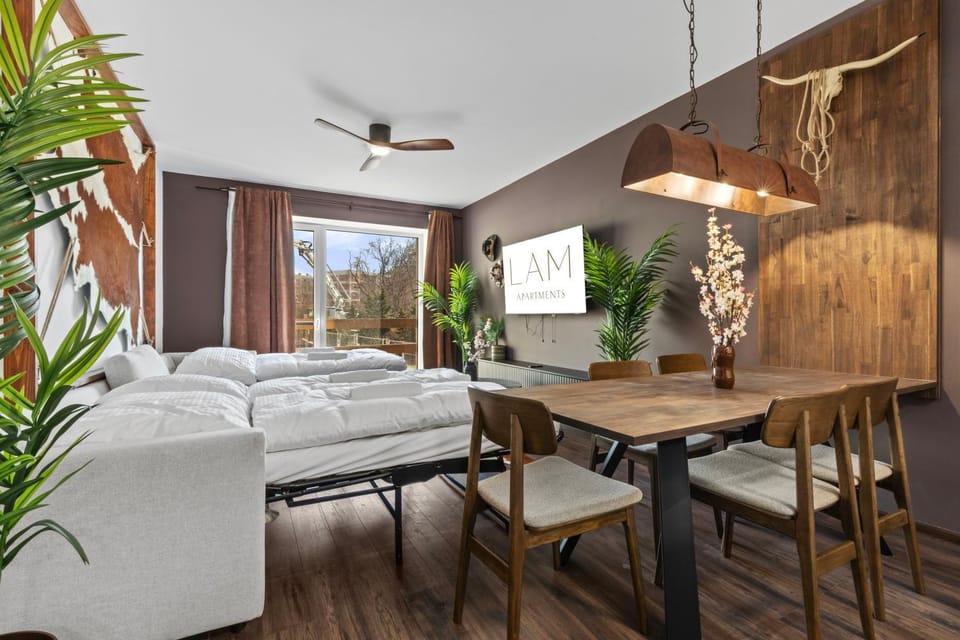 Bed, Living room, Photo of the whole room, Seating area, Dining area, Bedroom