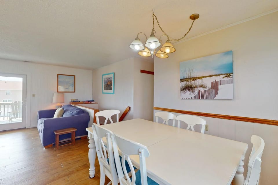 Charming coastal dog friendly apartment near the beach House in Emerald Isle
