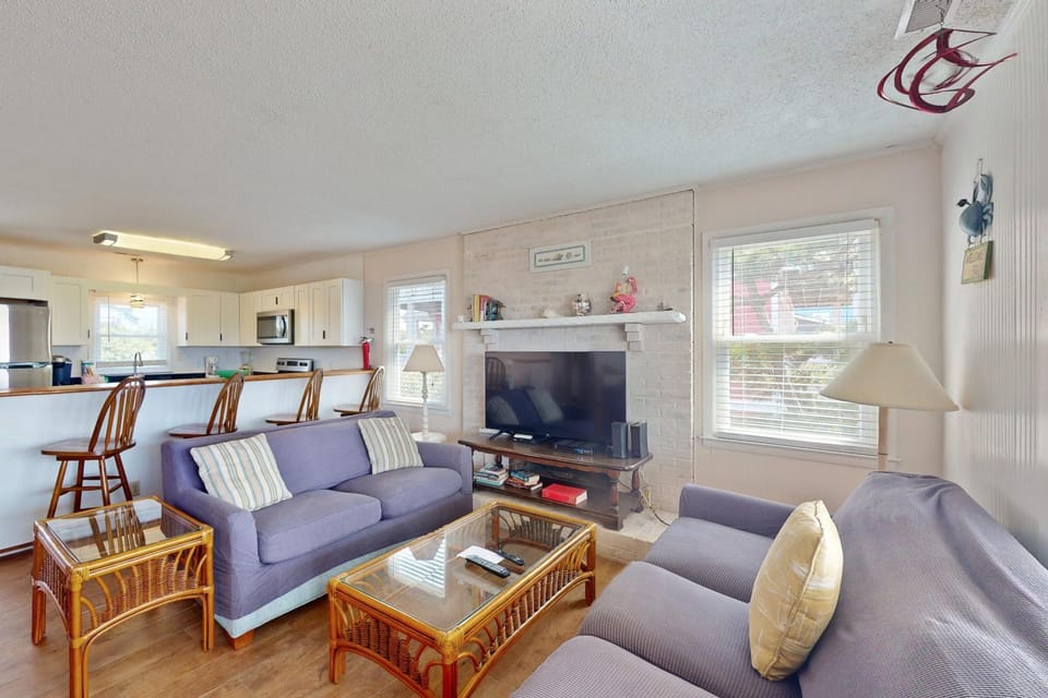 Charming coastal dog friendly apartment near the beach House in Emerald Isle