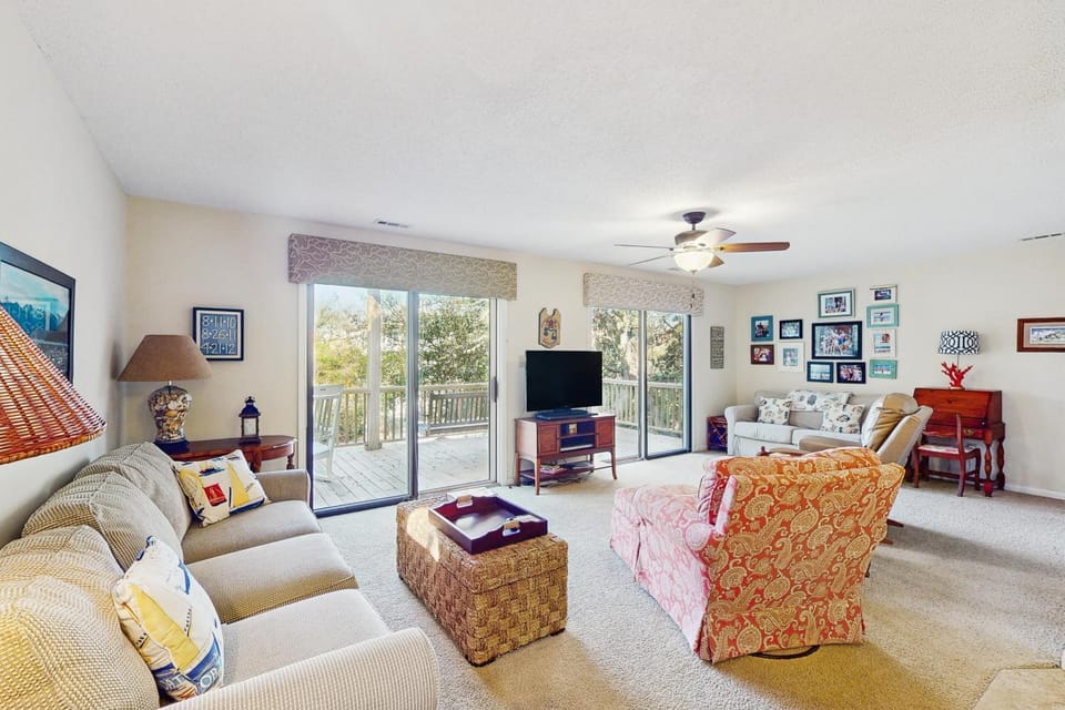 Dog-friendly coastal home close to beach and local attractions House in Emerald Isle
