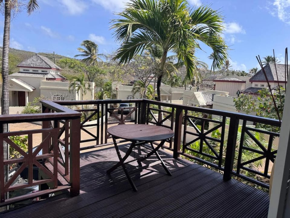 Charming poolside condo in Cap Cove Apartment in Caribbean