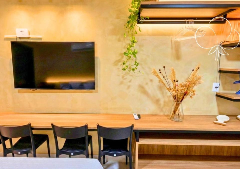 TV and multimedia, Kitchen or kitchenette, Living room, Seating area, Dining area, minibar