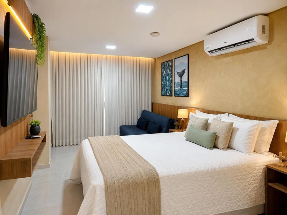 Bed, TV and multimedia, Living room, Photo of the whole room, Seating area, Bedroom, air conditioner