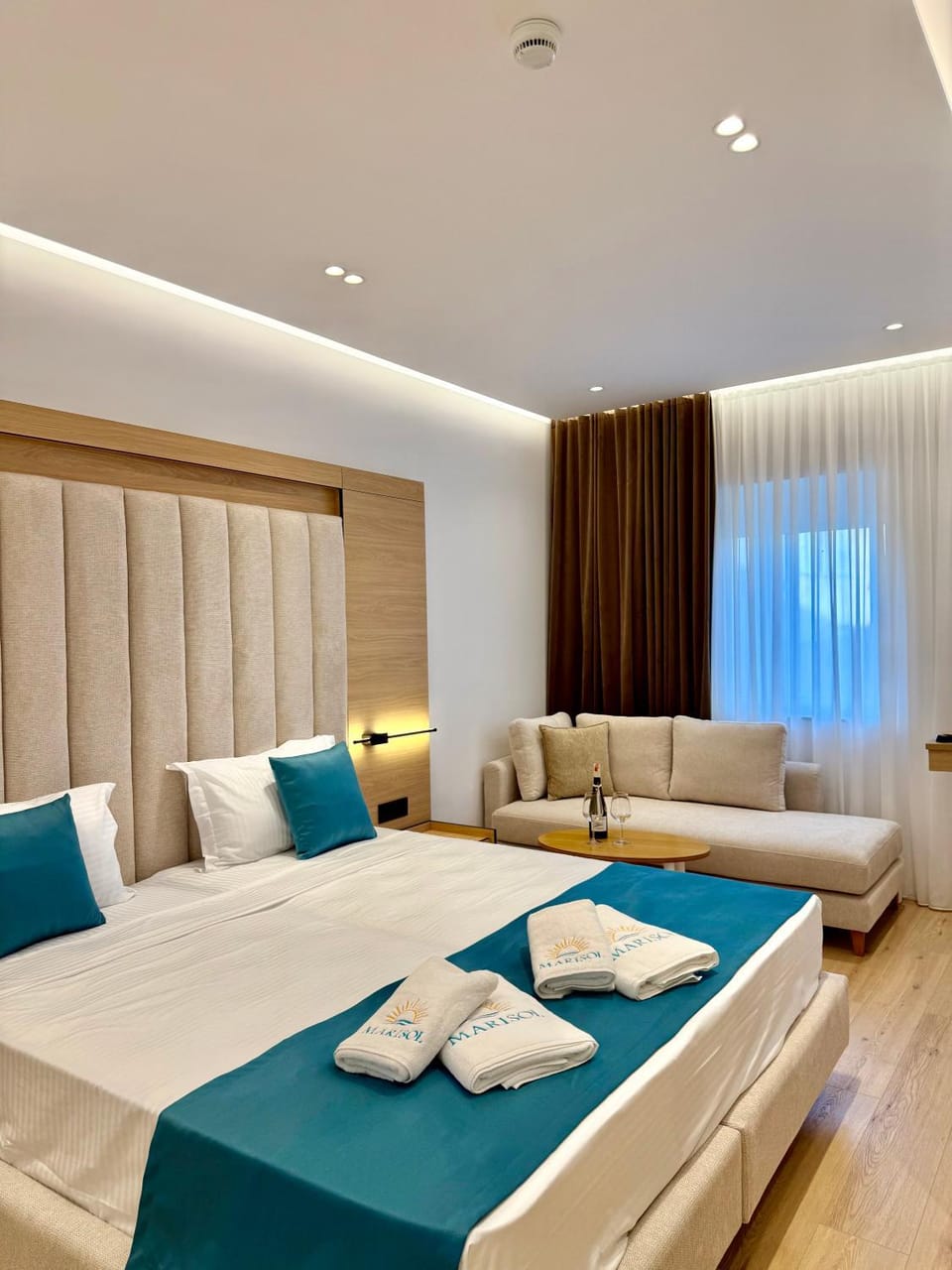 Bed, Seating area, Bedroom, towels