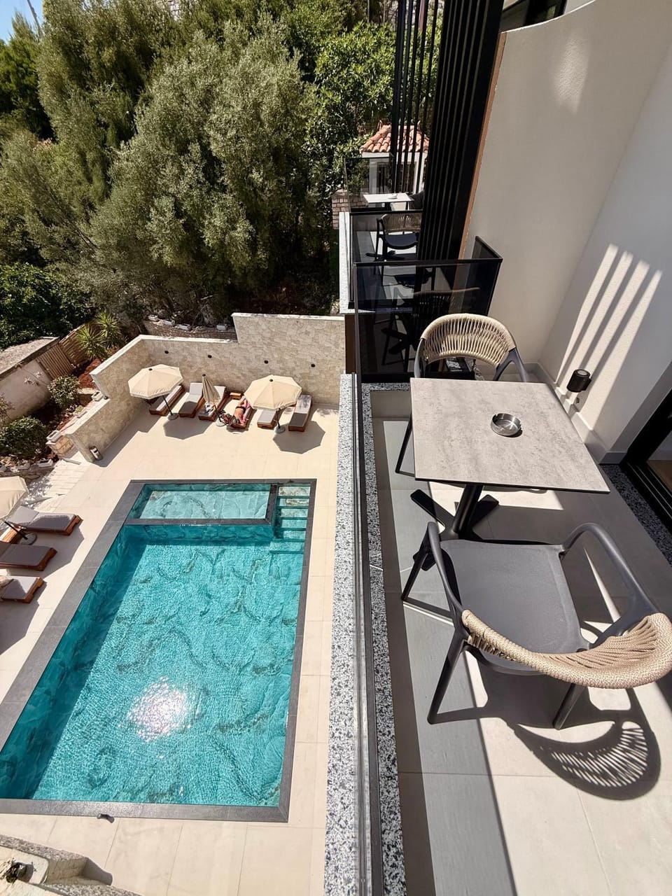 View (from property/room), Balcony/Terrace, Pool view, sunbed