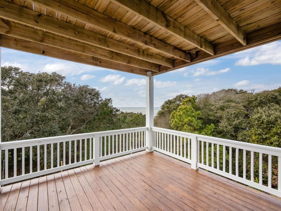 Sound view home with large deck and close proximity to the beach House in Indian Beach