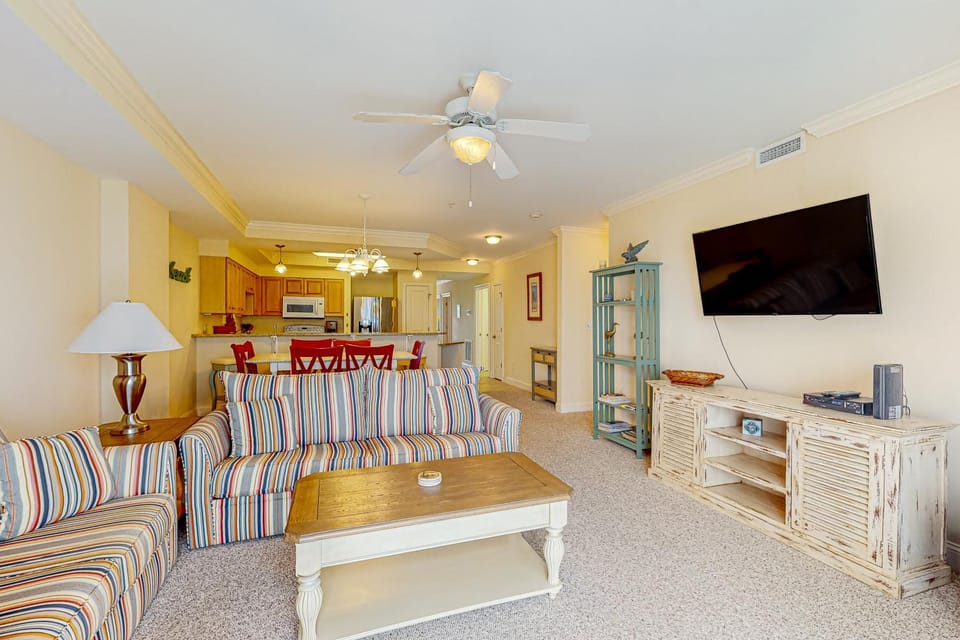 Waterfront condo with shared pool, gym & game room, close to everything House in Indian Beach