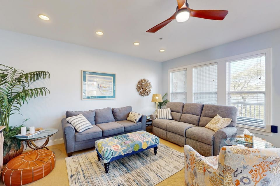 Sound side condo with sunset view balcony - close to pool, hot tub, and pier House in Indian Beach