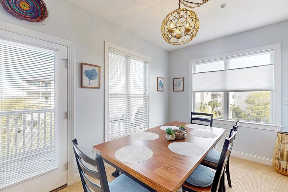 Sound side condo with sunset view balcony - close to pool, hot tub, and pier House in Indian Beach