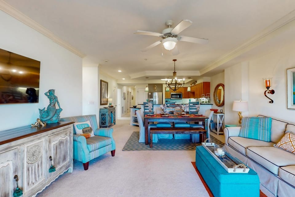 Ocean view condo with shared pool, fitness room, & balcony House in Indian Beach