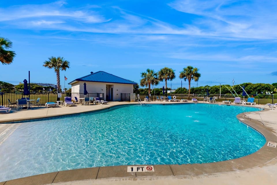 Ocean view condo with shared pool, fitness room, & balcony House in Indian Beach