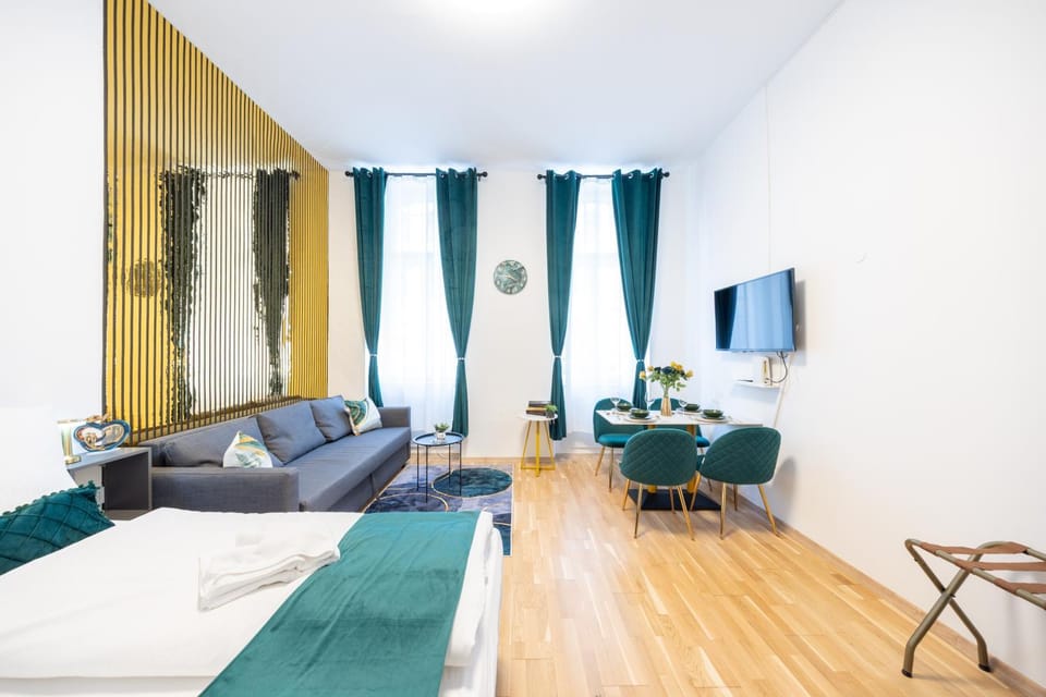 Deluxe City Center Apartment! Free Garage Parking included! Close to Metro U2 & Vienna Congress Center! Apartment in Vienna