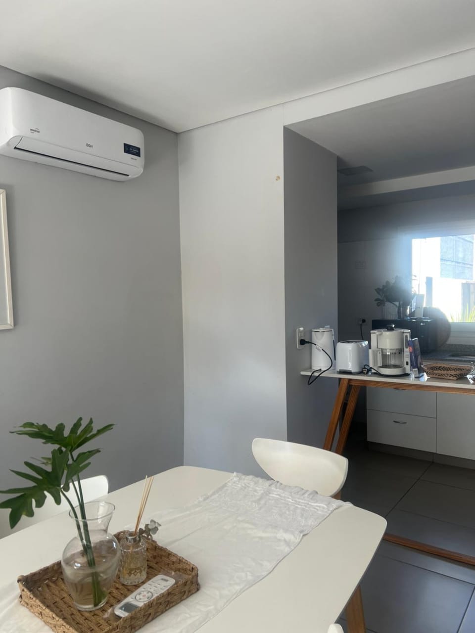 Kitchen or kitchenette, Dining area, air conditioner