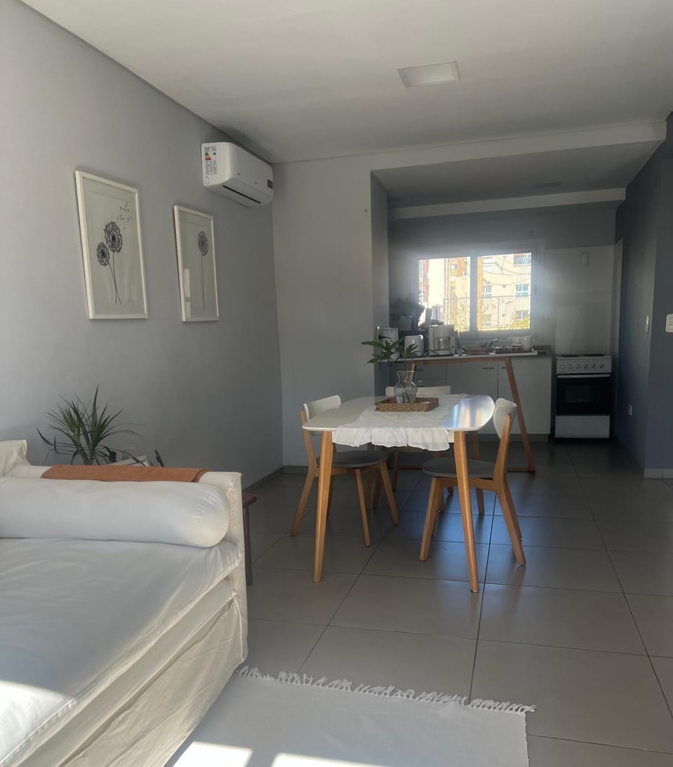 Kitchen or kitchenette, Dining area, air conditioner