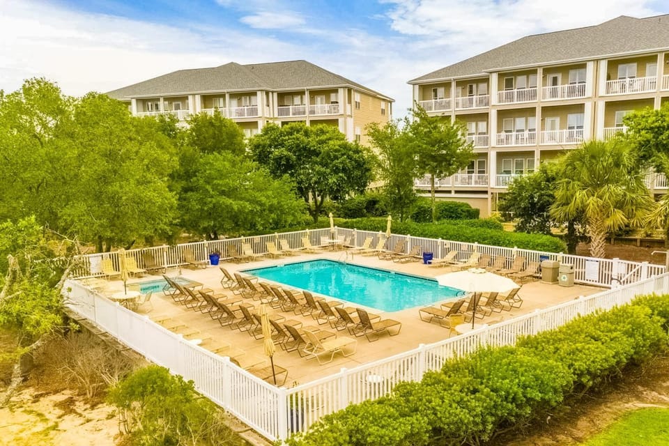 Charming Beach Condo with Sound Views, Full Kitchen, and WIFI House in Indian Beach
