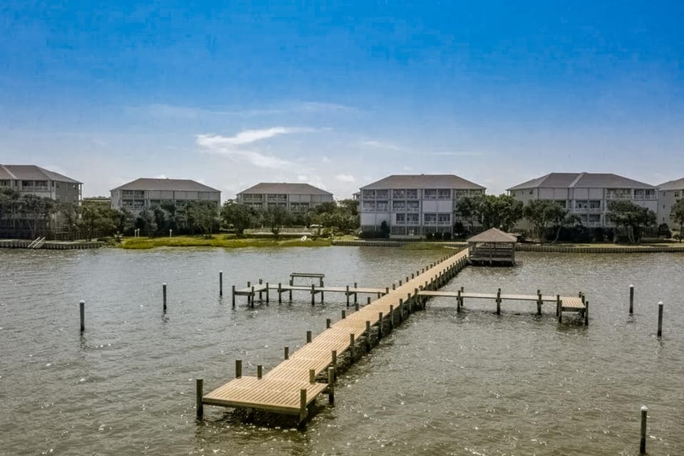 Charming Beach Condo with Sound Views, Full Kitchen, and WIFI House in Indian Beach
