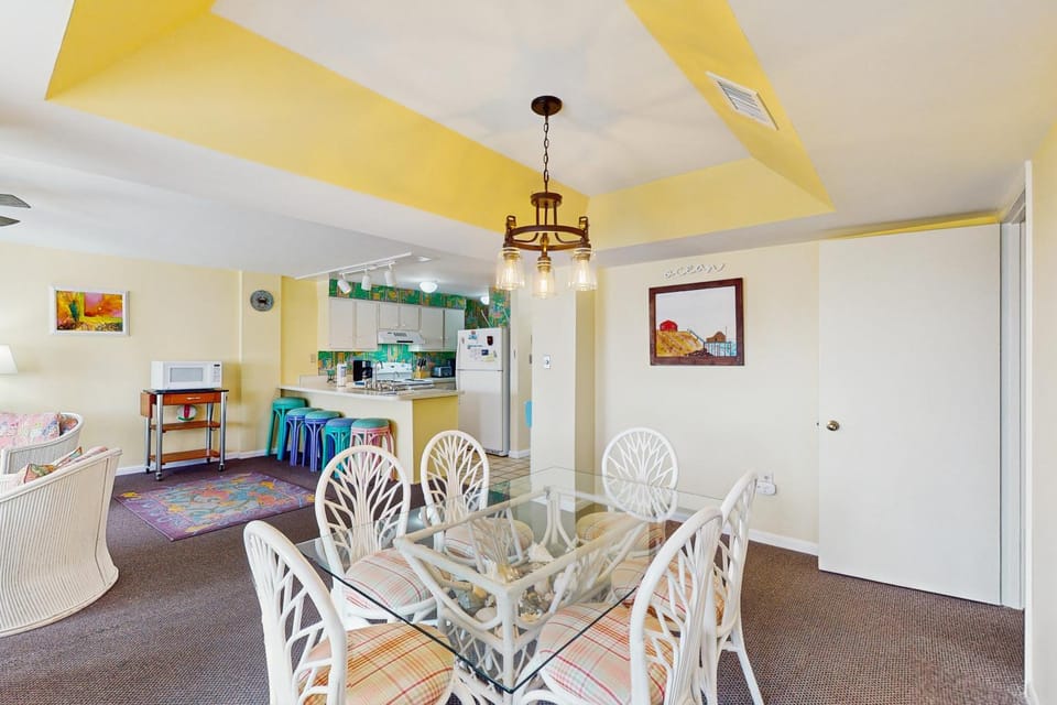 Oceanview condo with 4 pools & 2 hot tubs - steps to the beach House in Indian Beach
