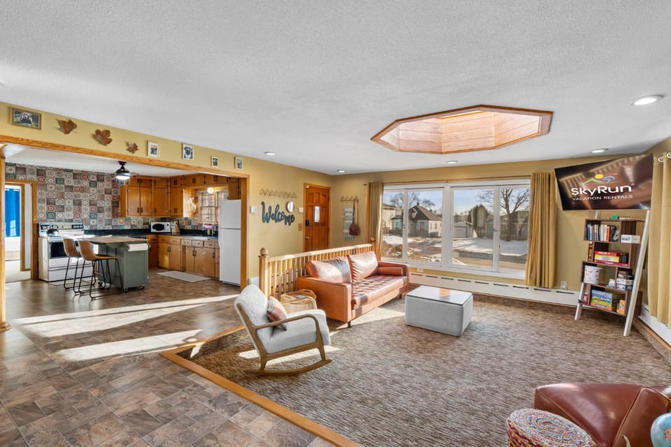 Day, Library, Kitchen or kitchenette, Living room, Seating area, furniture