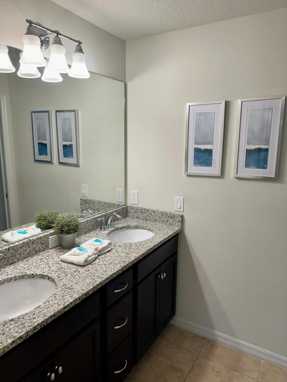 Spacious 8BR Family Villa with Pool, Game Room & BBQ, Kissimmee, near Disney! House in Four Corners
