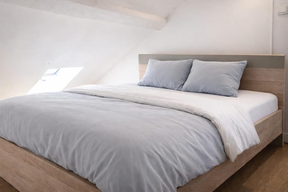 Bed, Photo of the whole room, Bedroom