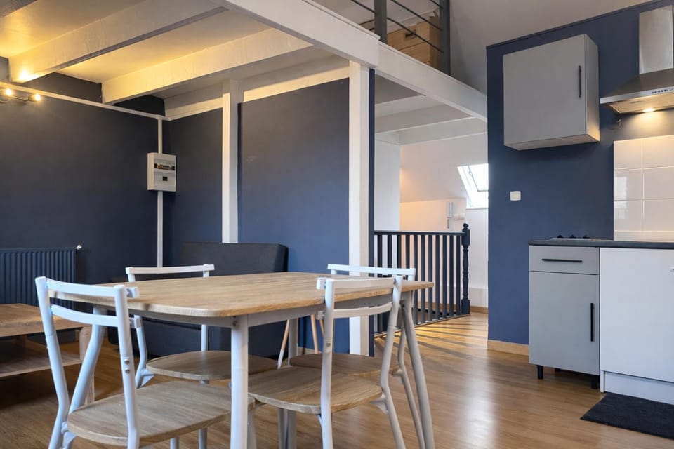 Kitchen or kitchenette, Living room, Seating area, Dining area, stove