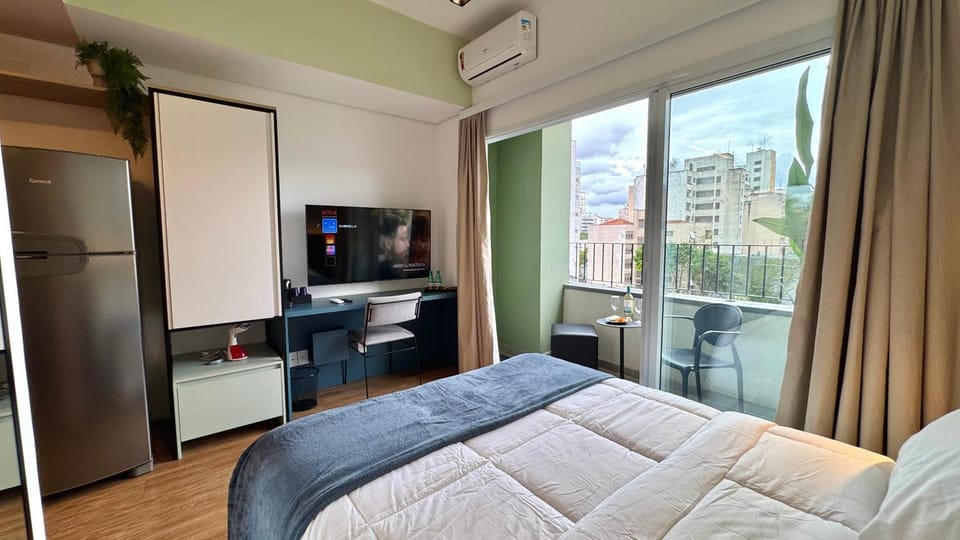 TV and multimedia, Photo of the whole room, Bedroom