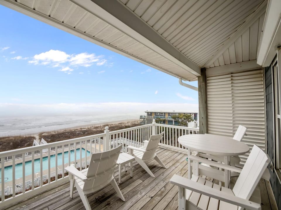 PKSH18 Shutters 303 House in Pine Knoll Shores