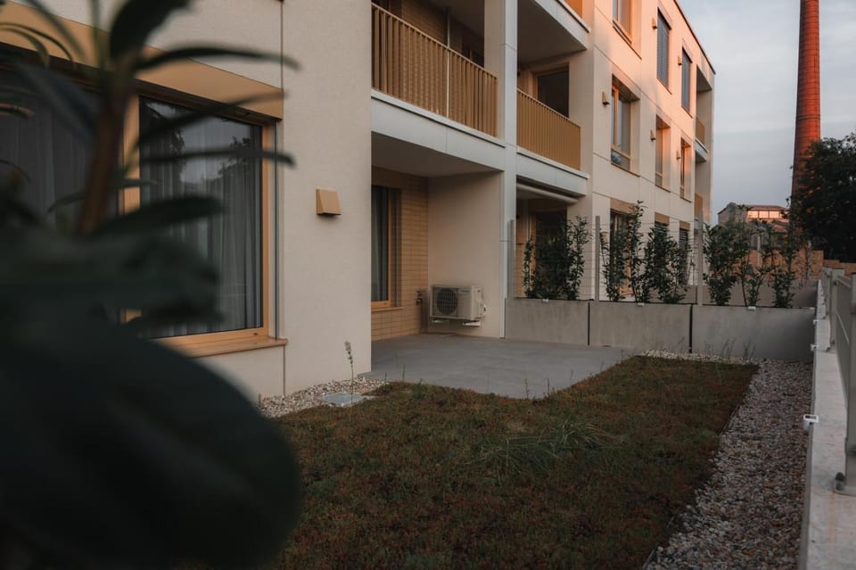Klimatizovaný Apartmán v parku so záhradou a garážovým parkovaním Apartment in Slovakia