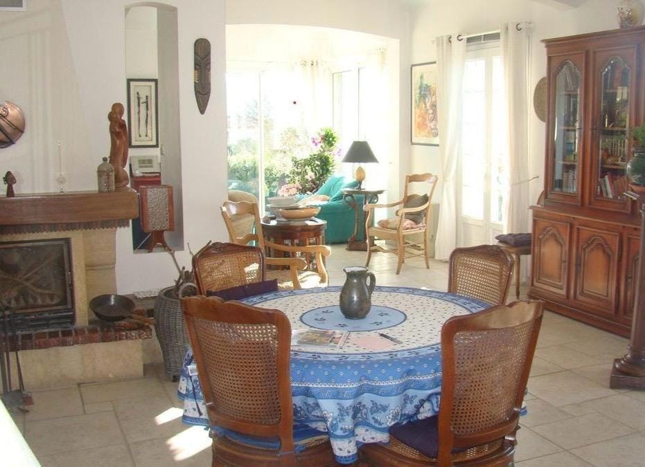 Villa avec jardin et piscine - au pied de la colline Villa in Gémenos