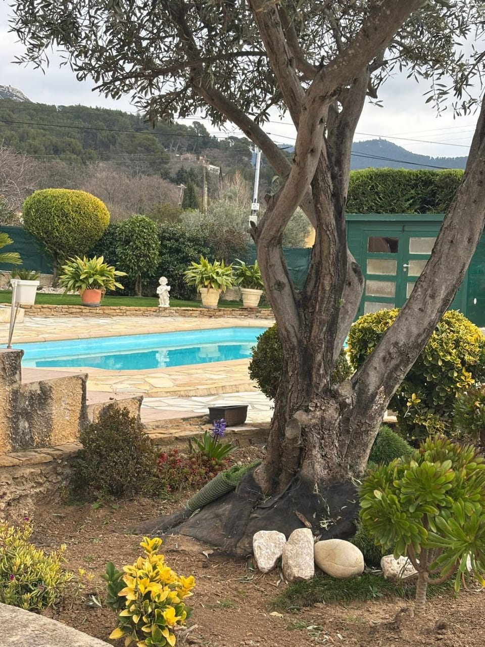 Villa avec jardin et piscine - au pied de la colline Villa in Gémenos